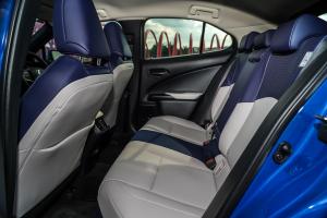 Lexus UX200 2019 года  (MY)